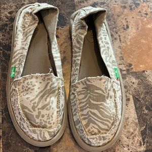 Sanuk shoes